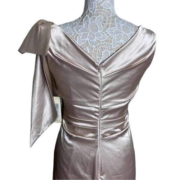 NWT Eliza J Rushed Sleeveless Satin Gown In Champagne Shoulder Bow wedding - Picture 7 of 9